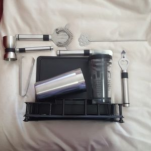 Cocktail mixing set